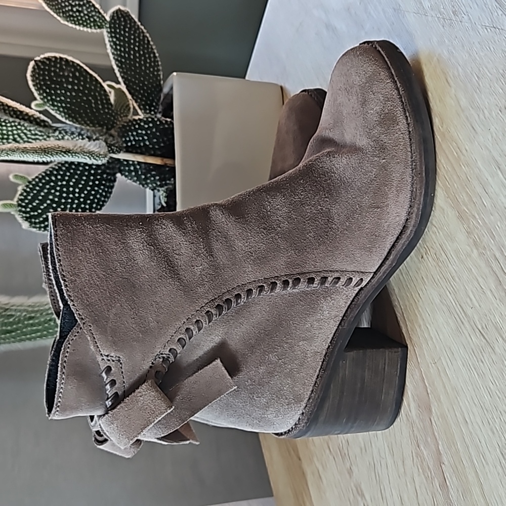 UGG FRAISE Grey Suede Whipstitch Bow Ankle Booties